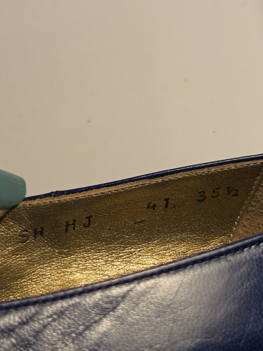 Yves Saint Laurent Blue Leather Pointed-Toe Bow Pumps - Picture 4 of 9